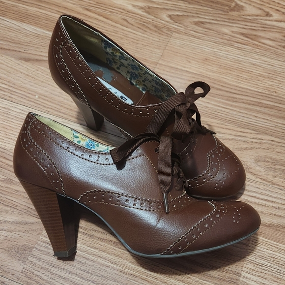 American Eagle Outfitters Shoes - American Eagle Y2K Oxford brown Heels